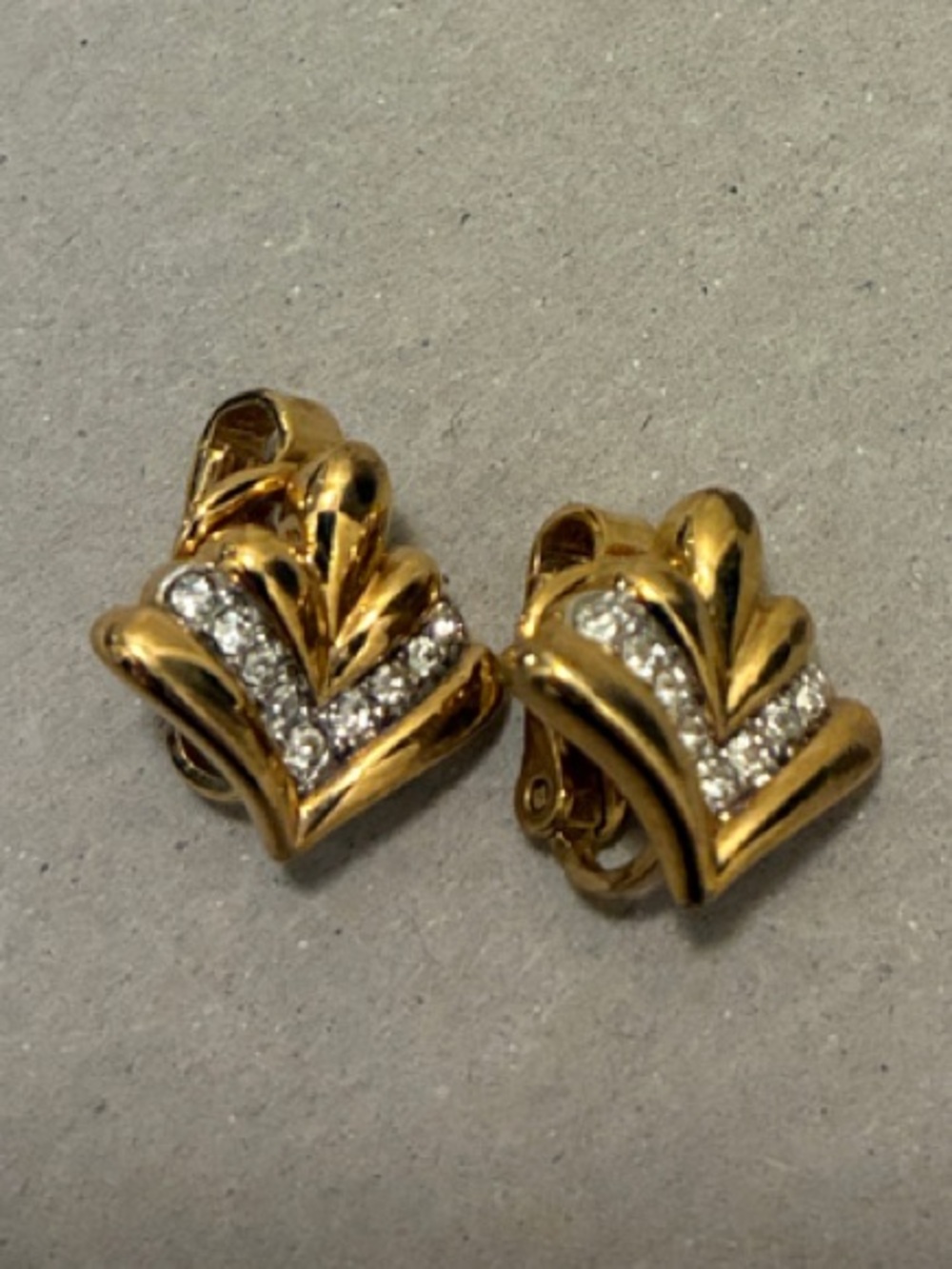 Vintage Nina Ricci Gold Tone Chevron Fan Rhinestone Clip On Earrings 👝